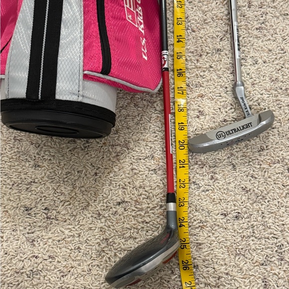 US Kids Golf bag Pink Gently Used 2 Clubs gloves size JM Golf Sport Girls - Picture 11 of 11